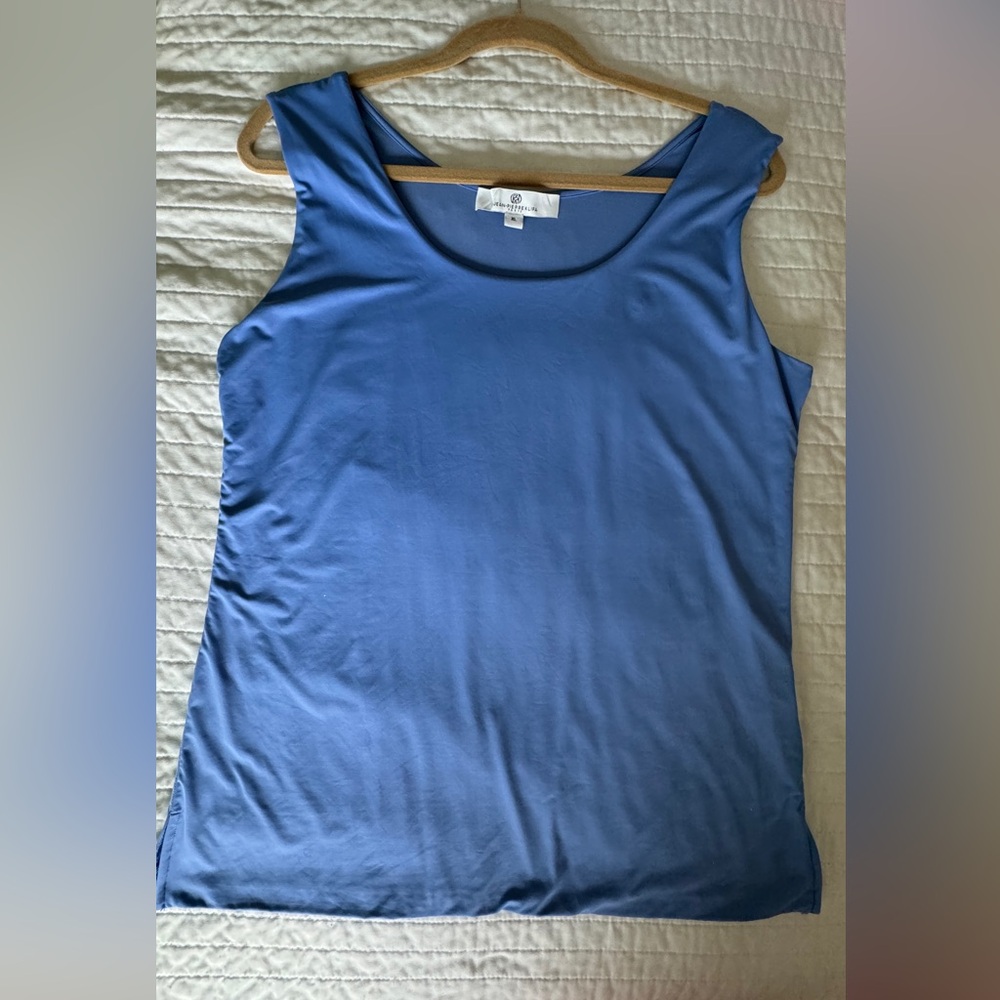 Beautiful JEAN-PIERRE scoop neck tank style top